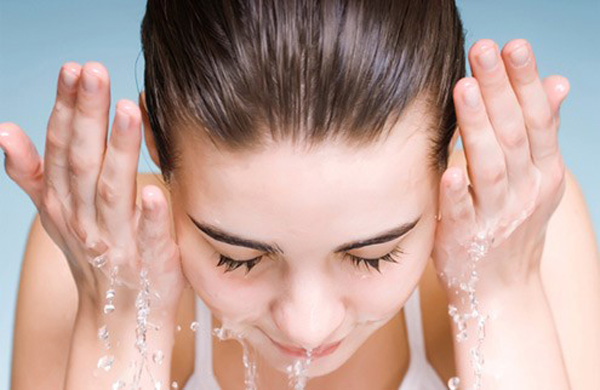 Rửa mặt thường xuyên có tốt cho da hay không?